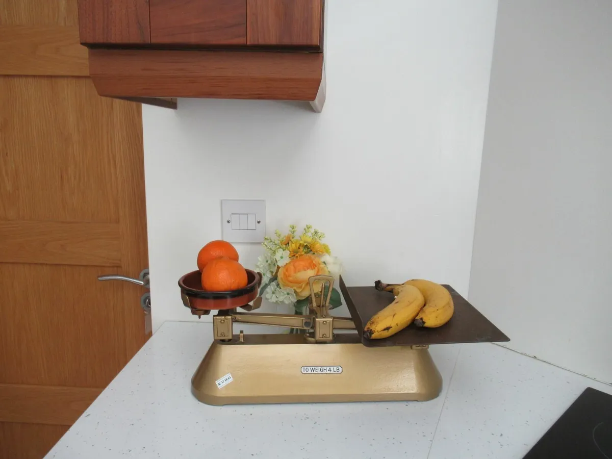 Antique weighing scales Cottage kitchen   Vintage - Image 3