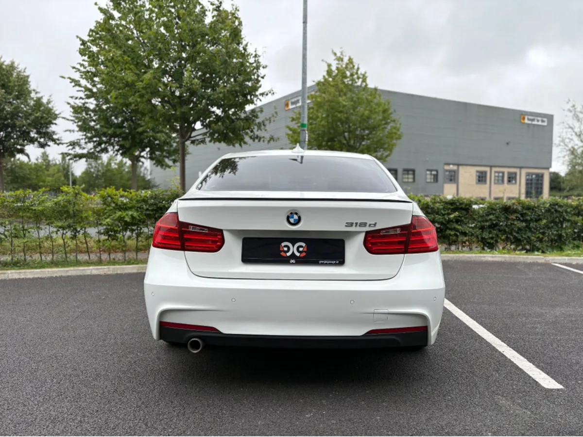 BMW 3-Series 2.0 MANUAL  *MSPORT M PERFORMANCE * - Image 4