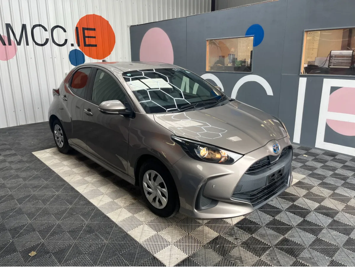 Toyota Yaris ONLY €15950! YARIS 1.5 HYBRID / 82K K - Image 1