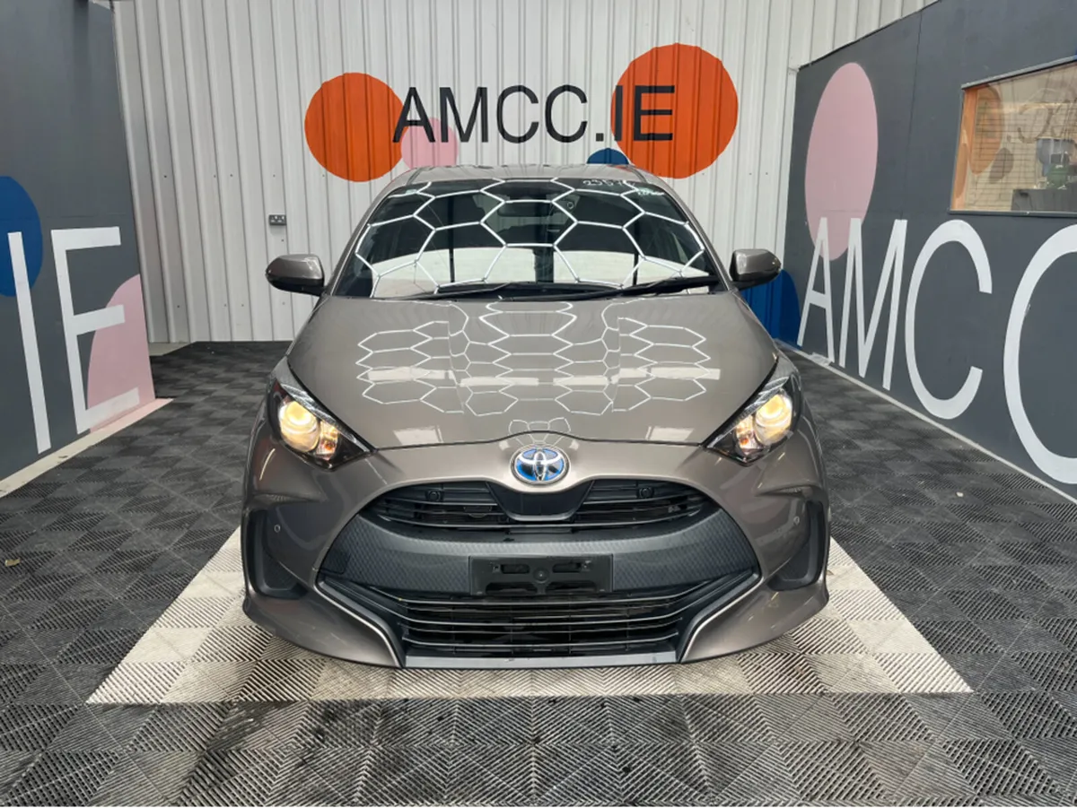 Toyota Yaris ONLY €15950! YARIS 1.5 HYBRID / 82K K - Image 2