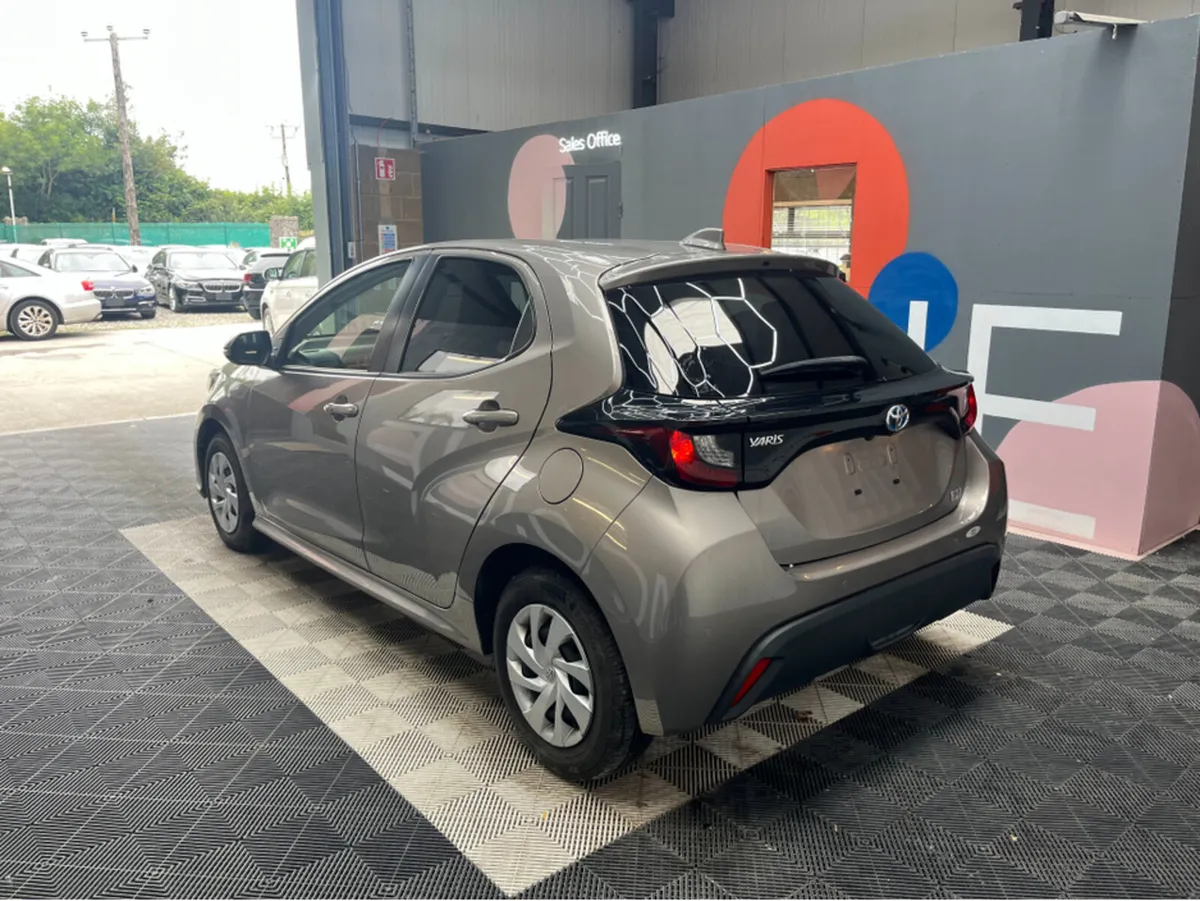 Toyota Yaris ONLY €15950! YARIS 1.5 HYBRID / 82K K - Image 4
