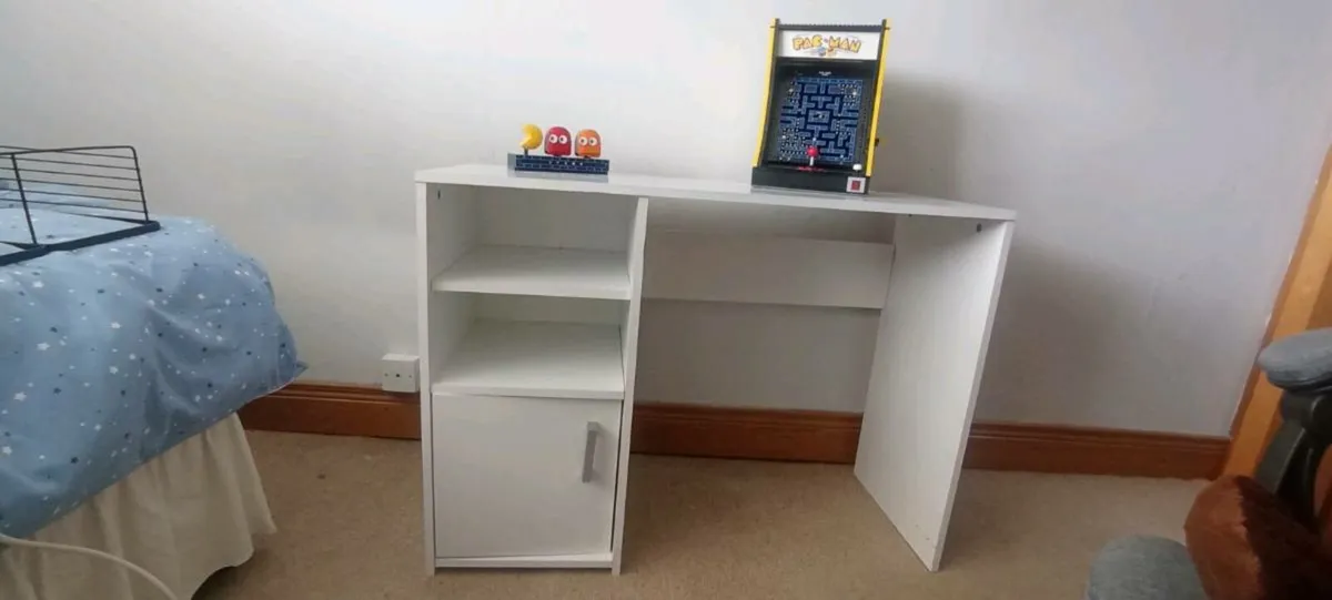 Free desk - Image 2