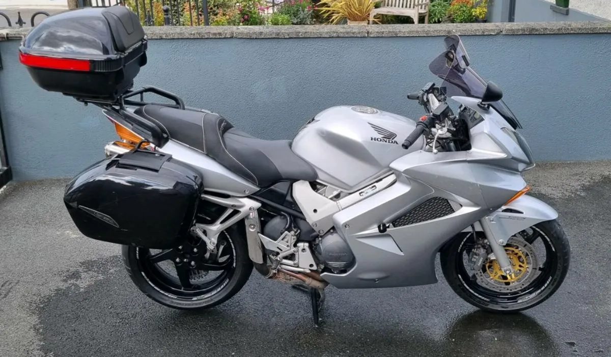Honda vfr 800 vtec - Image 1