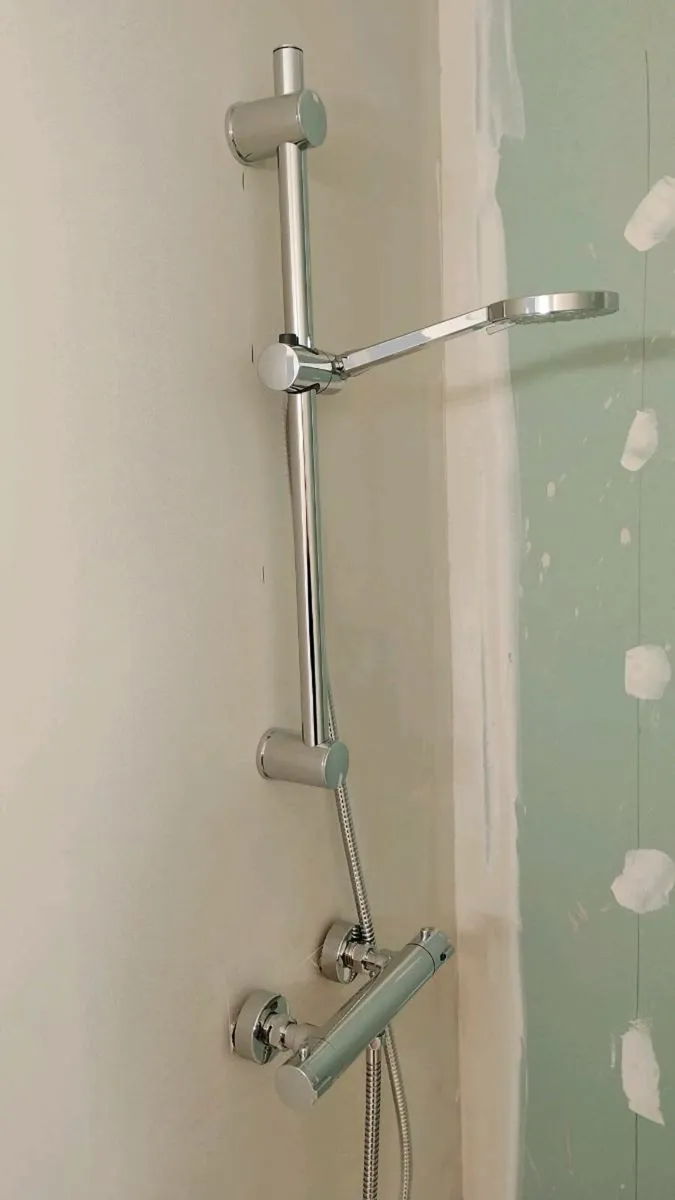 2 Chrome Shower Heads with Mixer Tap - Image 1