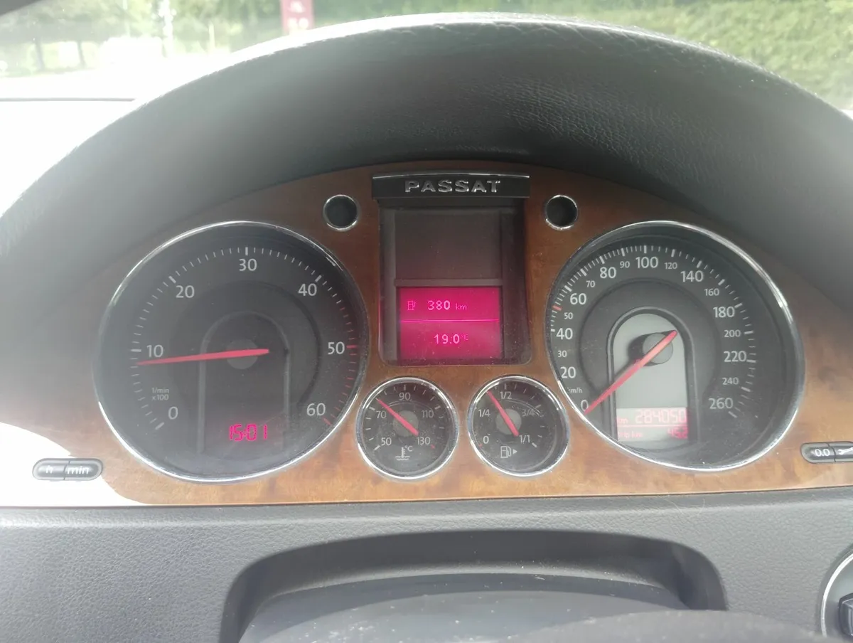 VWPassat  Estate  1.9tdi Tax and Test Leather - Image 3