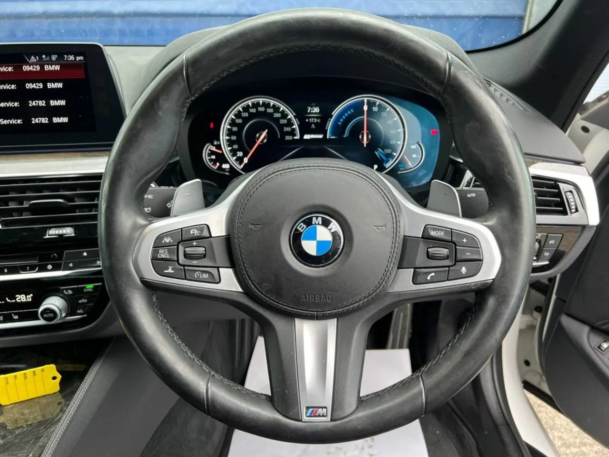 BMW 5-Series 530e M-SPORT CARBON PACK 2.0 HYBRID / - Image 4