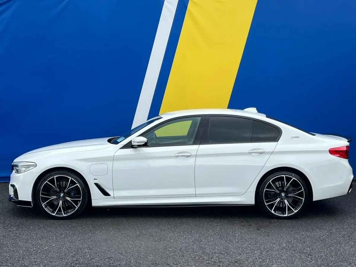 BMW 5-Series 530e M-SPORT COMPETITION 2.0 HYBRID / - Image 3