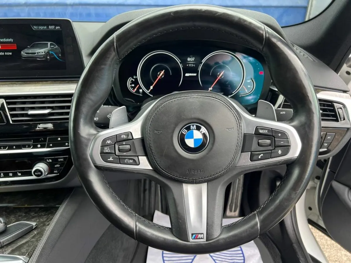 BMW 5-Series 530e M-SPORT COMPETITION 2.0 HYBRID / - Image 4
