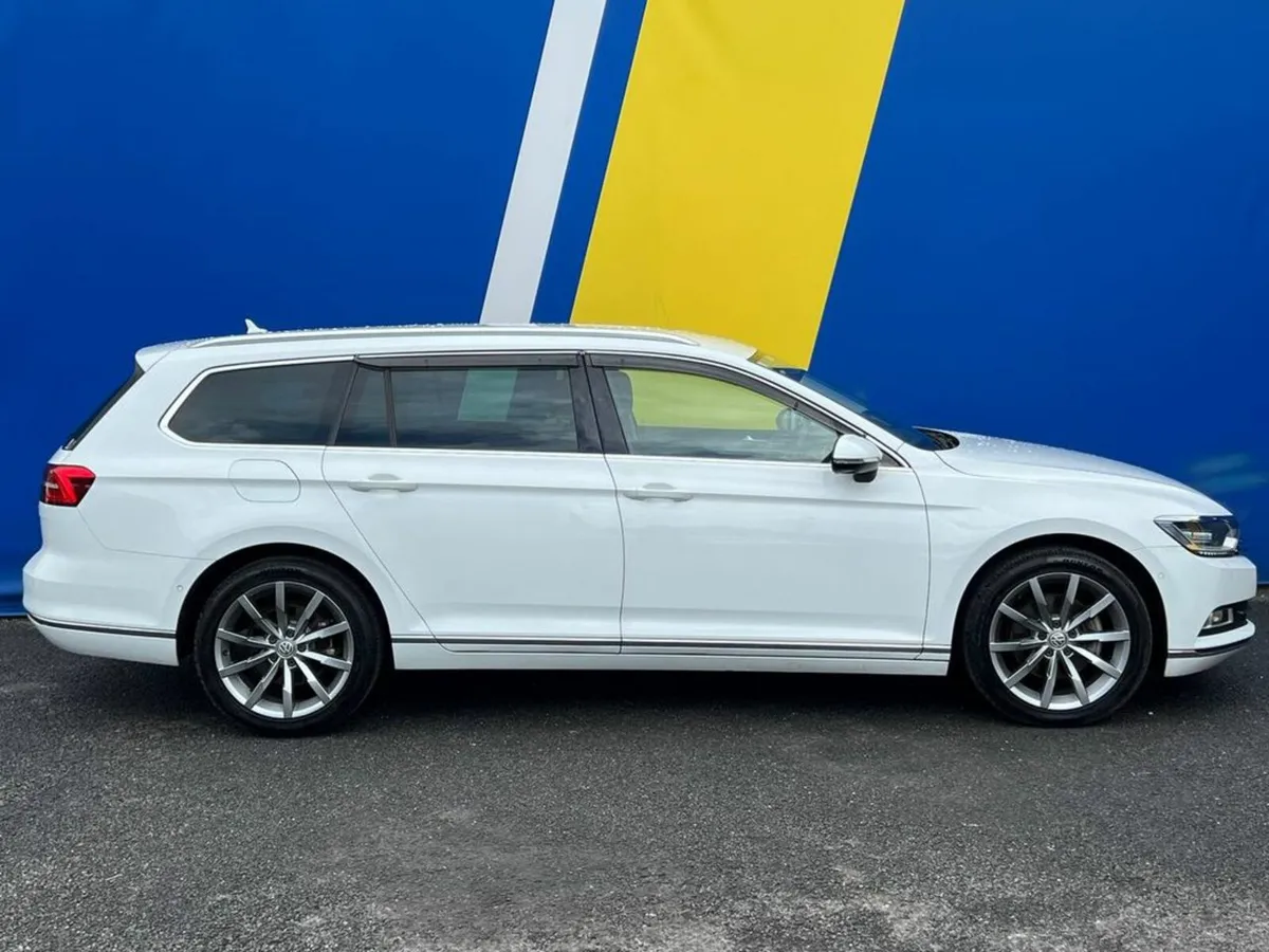Volkswagen Passat HIGHLINE 2.0 TDI AUTO // LEATHER - Image 2