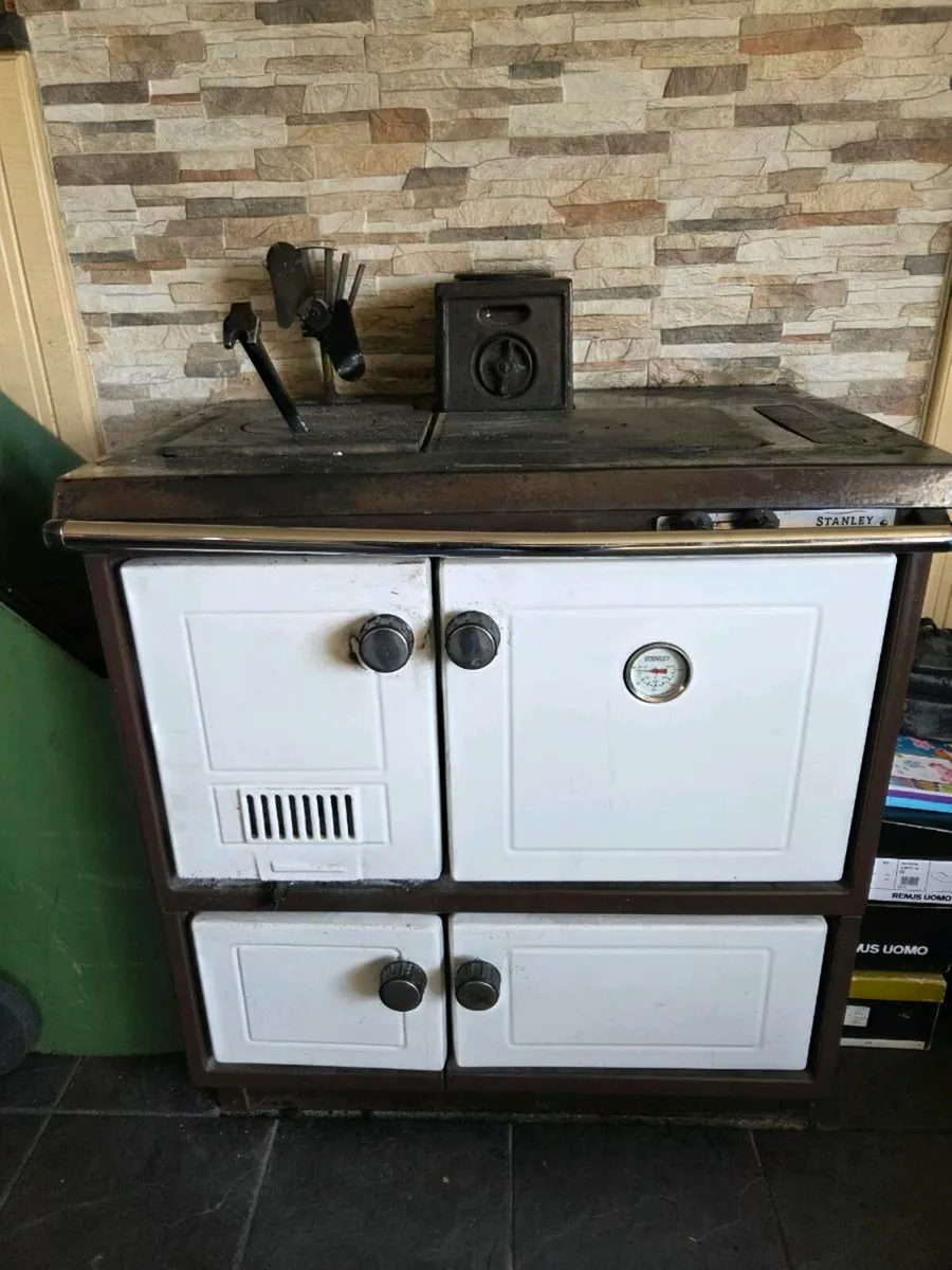 Stanley Comeragh Solid Fuel Range - Image 1