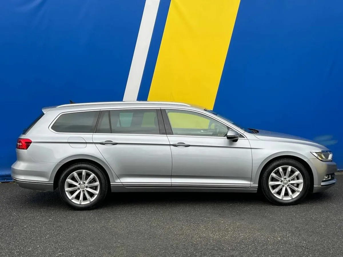 Volkswagen Passat HIGHLINE VARIANT 1.4 TSI AUTO // - Image 2