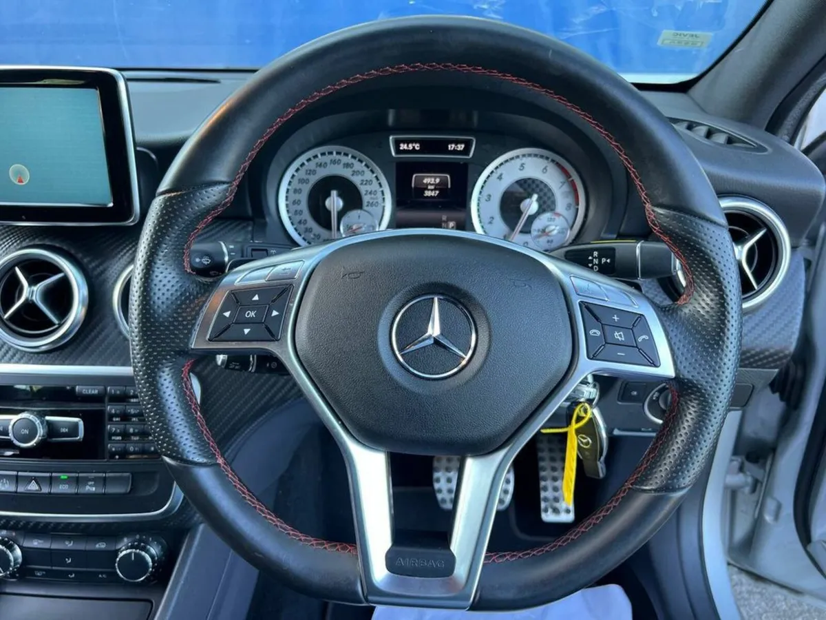 Mercedes-Benz A-Class A180 AMG-SPORT 1.6 AUTO // O - Image 4