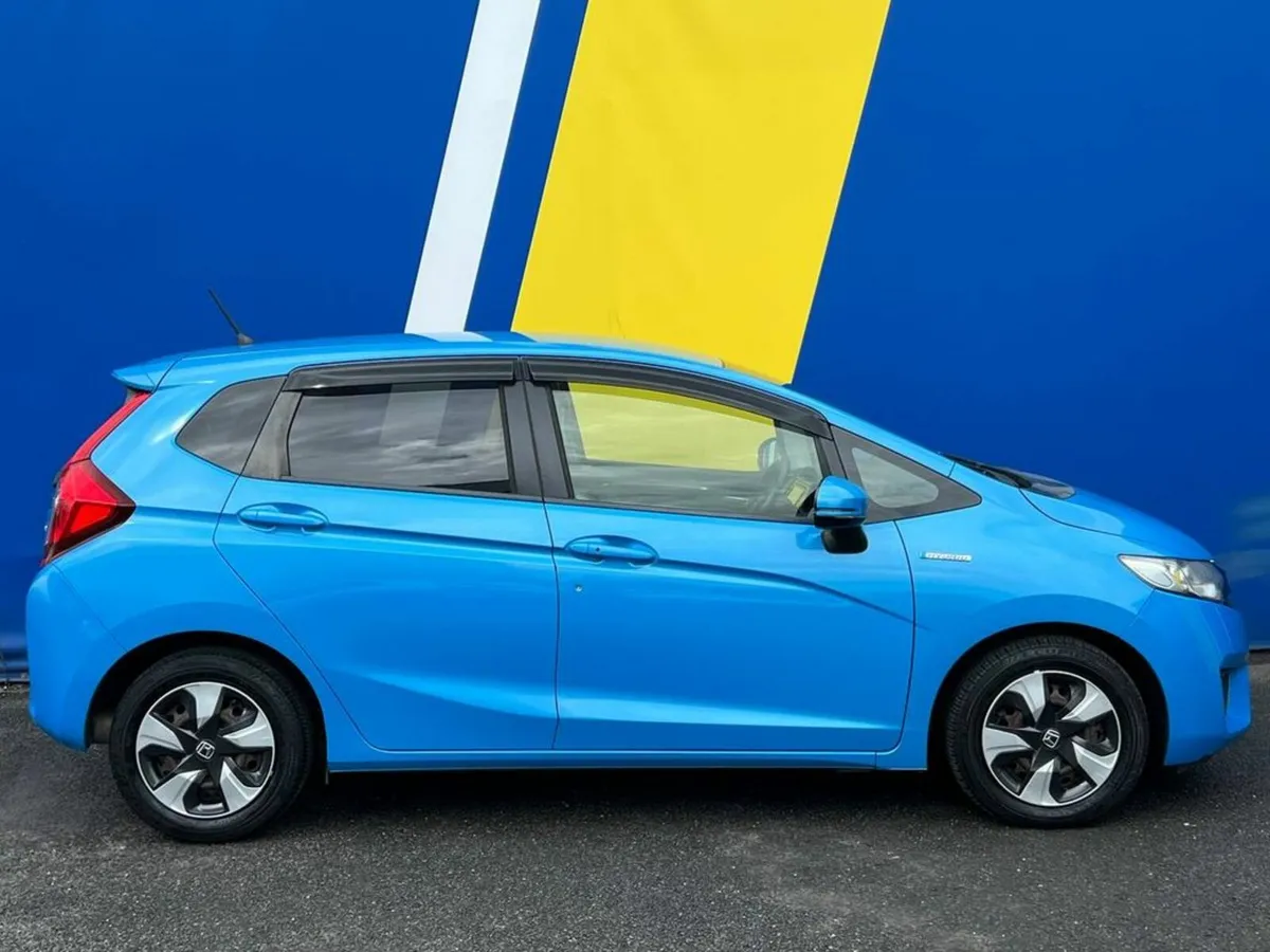 Honda Fit 1.5 HYBRID L-PACKAGE AUTO // SERVICE HIS - Image 2