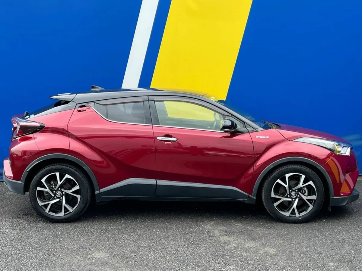 Toyota C-HR CH-R 1.8 HYBRID // HEATED SEATS // REV - Image 2