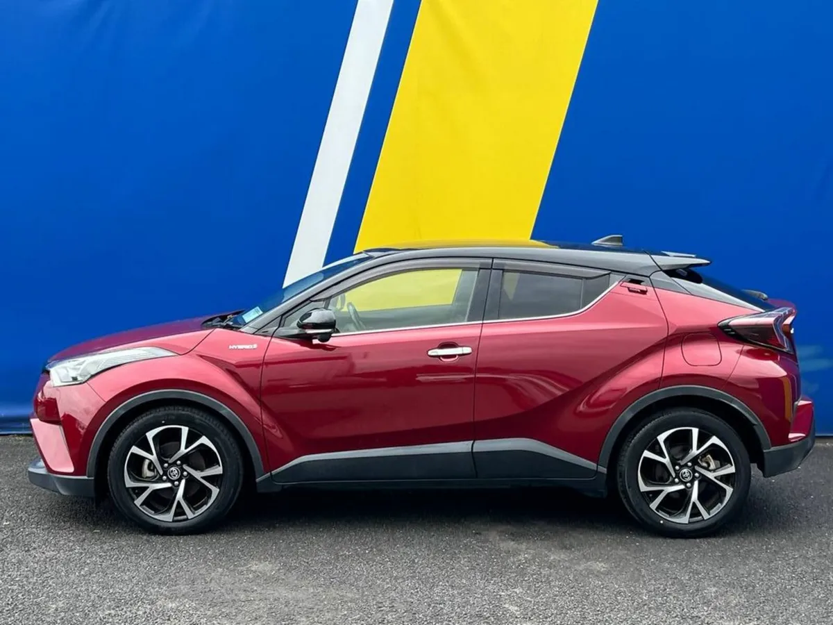 Toyota C-HR CH-R 1.8 HYBRID // HEATED SEATS // REV - Image 3