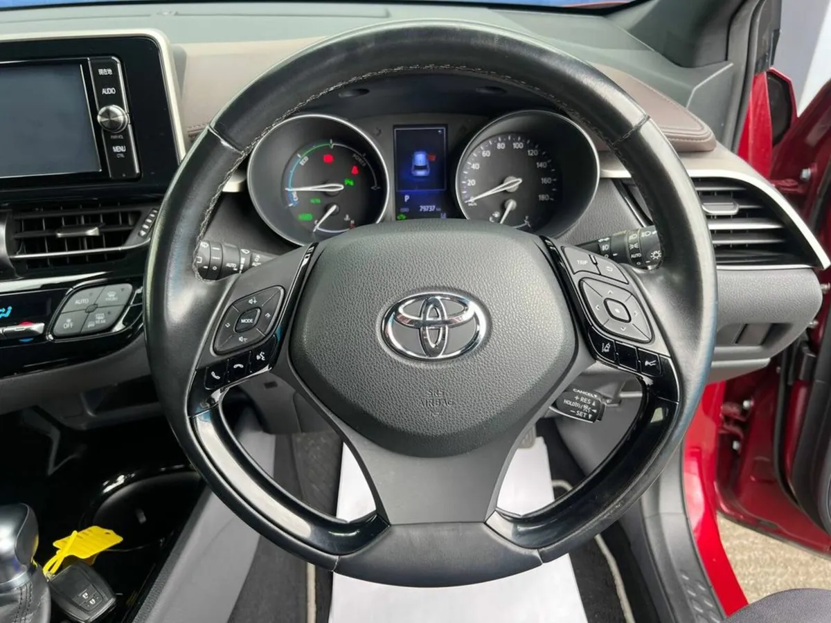 Toyota C-HR CH-R 1.8 HYBRID // HEATED SEATS // REV - Image 4