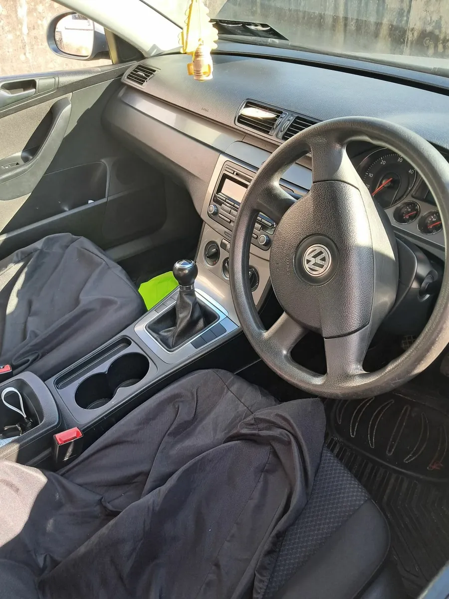 Volkswagen Passat 2009 - Image 3