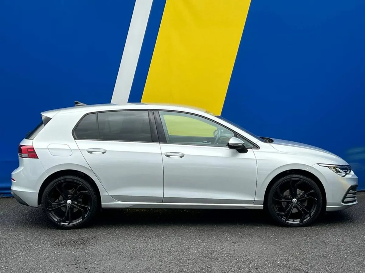 Volkswagen Golf LIFE 1.0 TSI MHEV // 19" R-LINE AL - Image 2