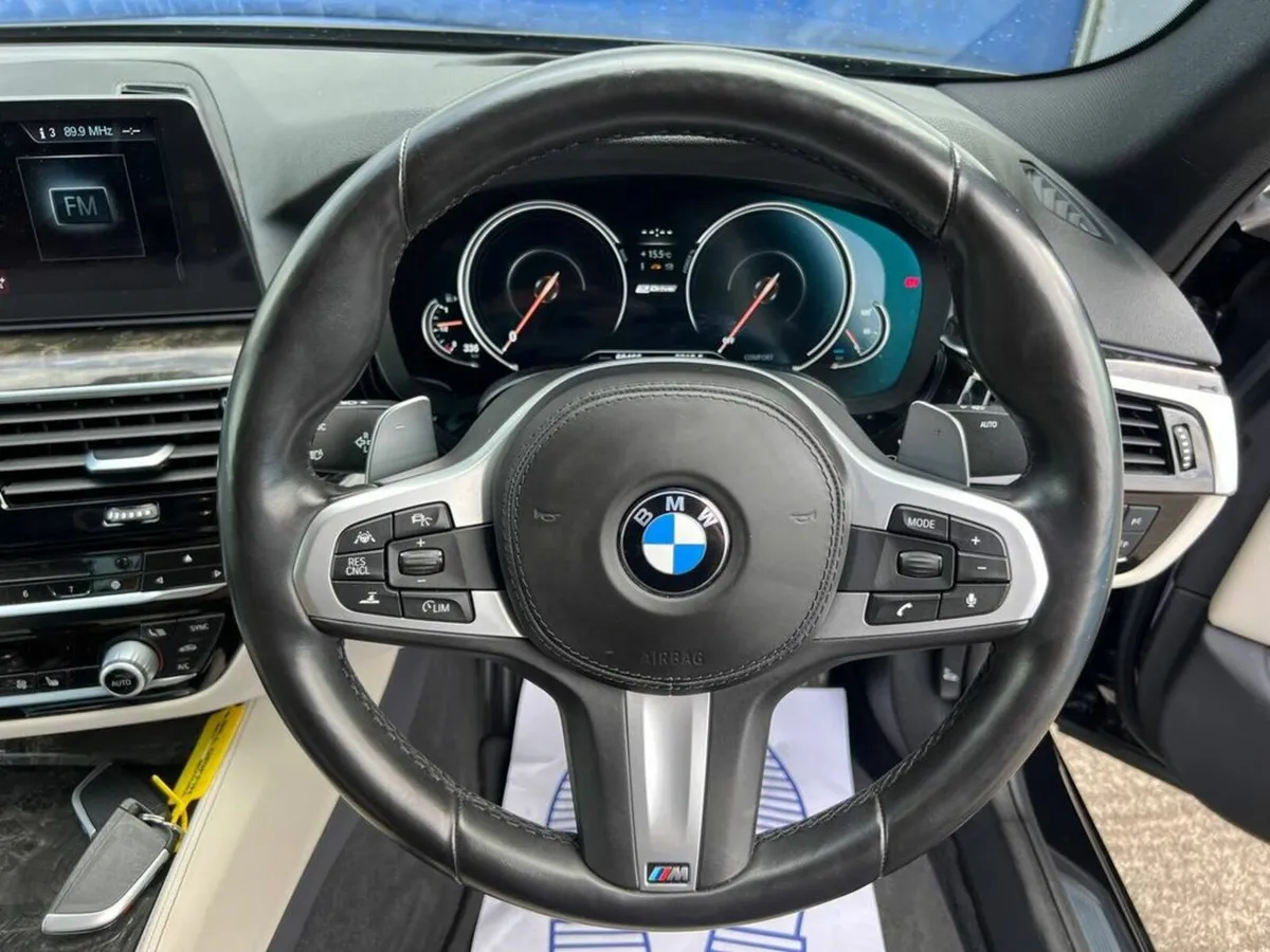 BMW 5-Series 530e M-SPORT COMPETITION 2.0 HYBRID / - Image 4