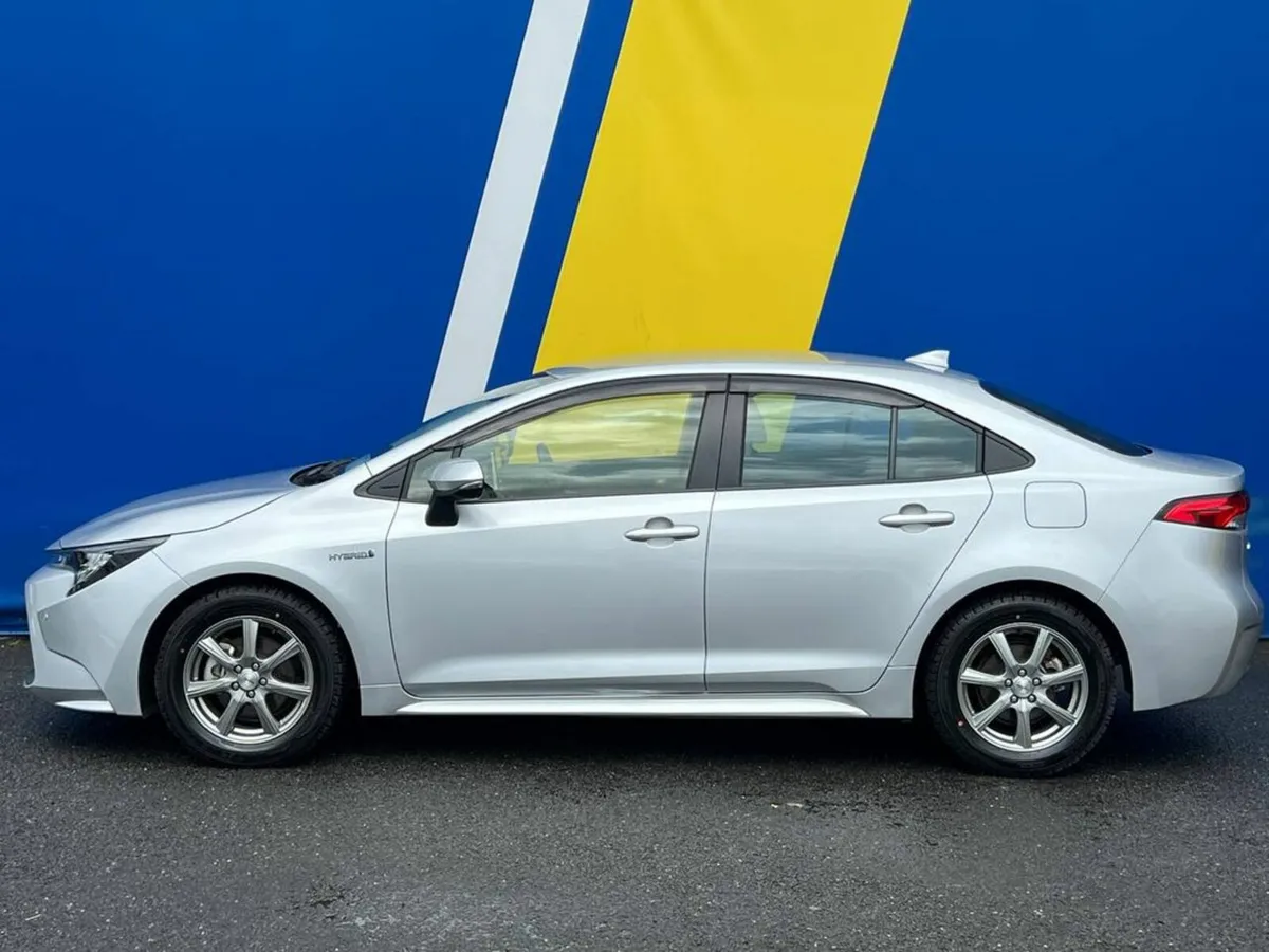 Toyota Corolla 1.8 HYBRID // 16" ALLOYS // REVERSE - Image 3