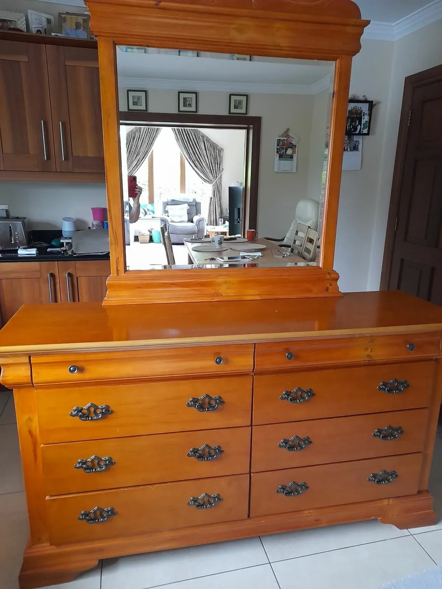 Bedroom furniture - Image 4