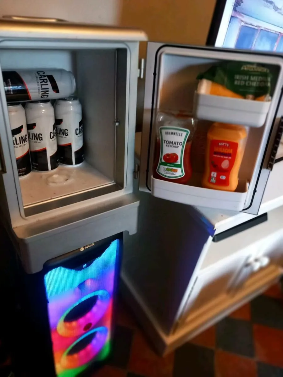 Very cold mini fridge - Image 1