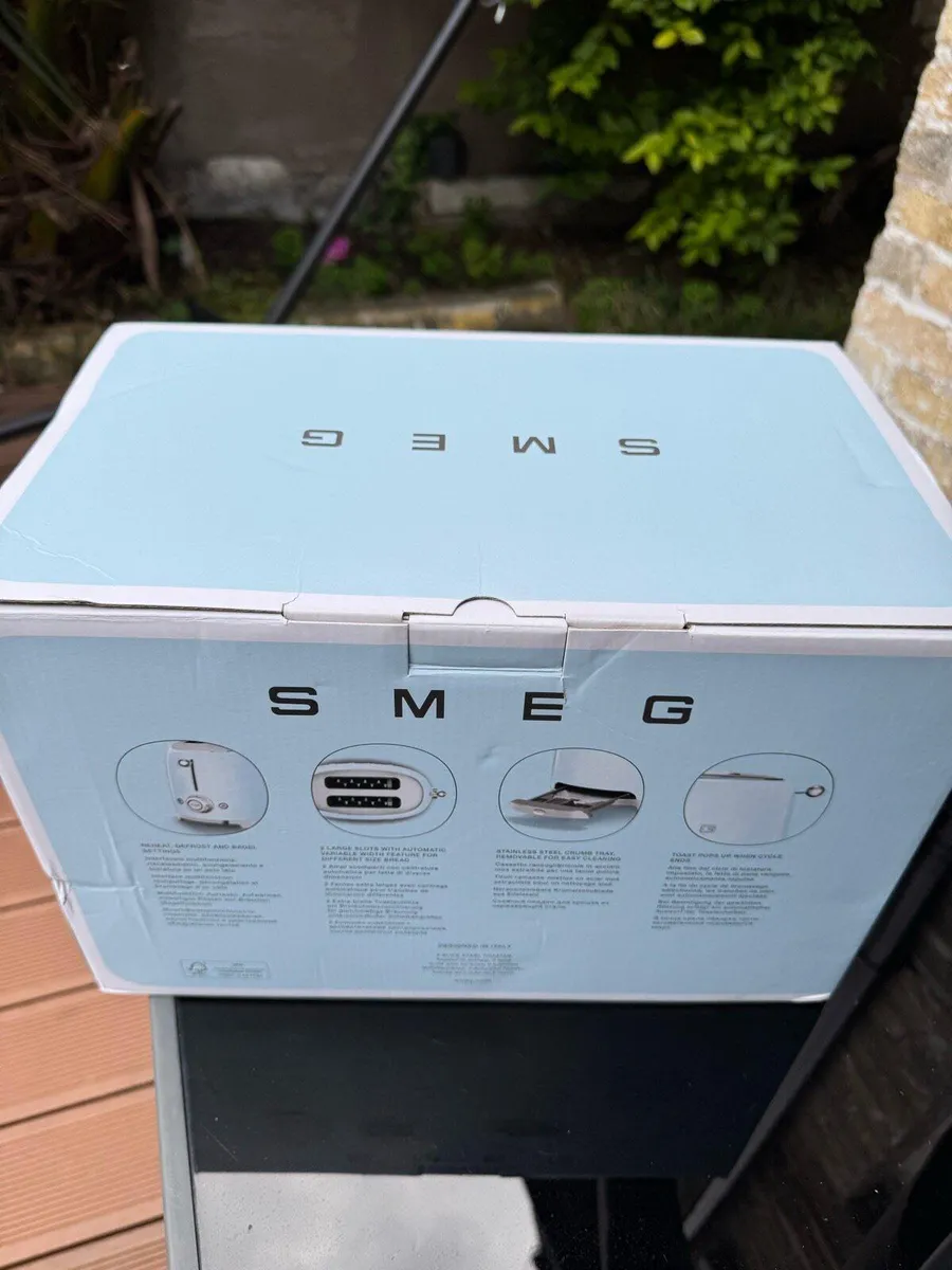 Brand New Smeg 50s Toaster – Unopened & Sealed - Image 2
