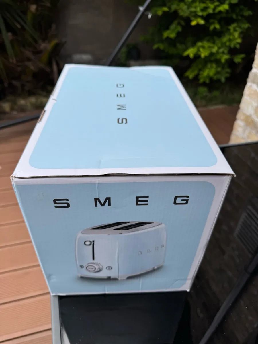 Brand New Smeg 50s Toaster – Unopened & Sealed - Image 3