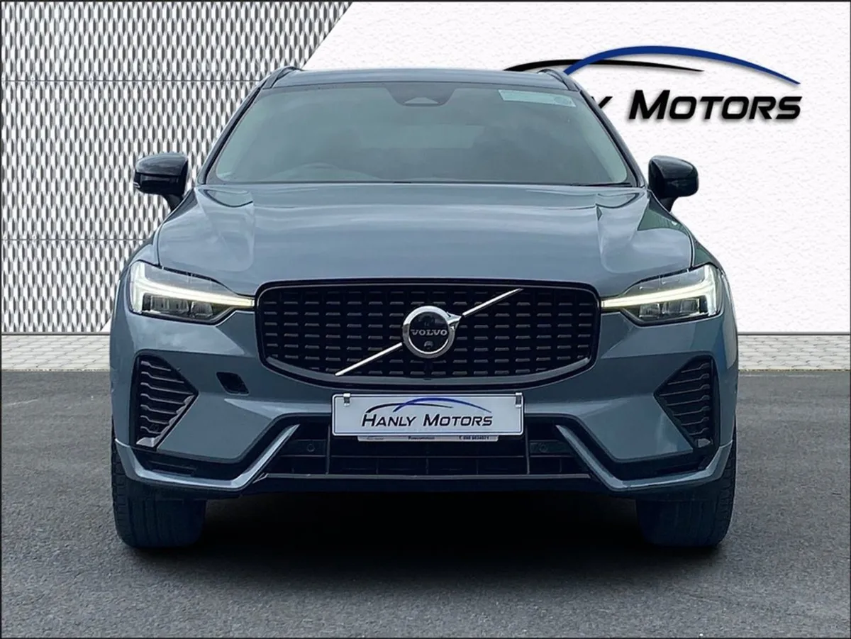 Volvo XC60 B4 Plus Dark 5DR Auto - Image 2