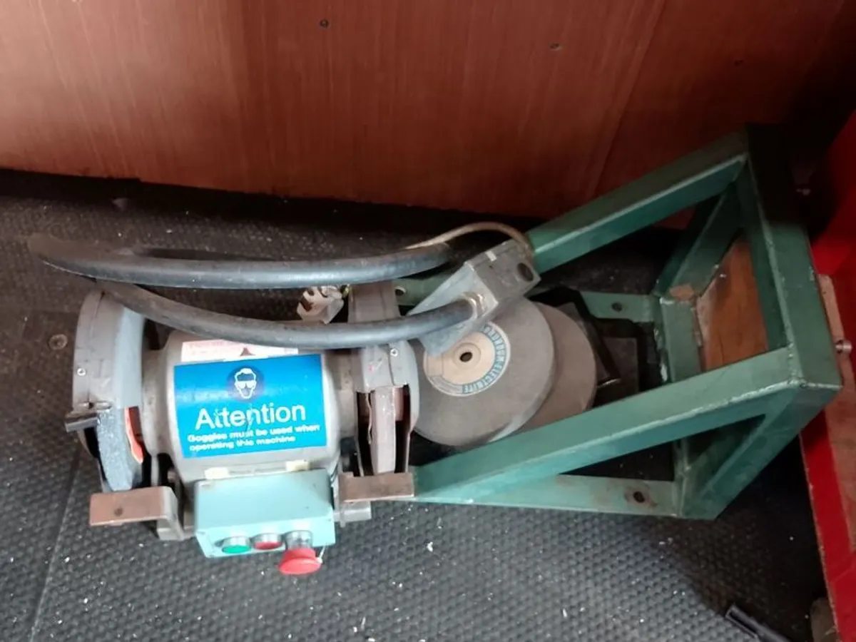 bench grinder Makita - Image 4