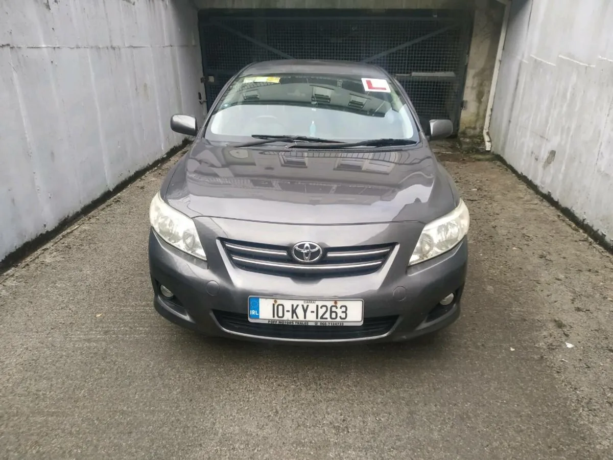 Toyota Corolla 2010 - Image 1