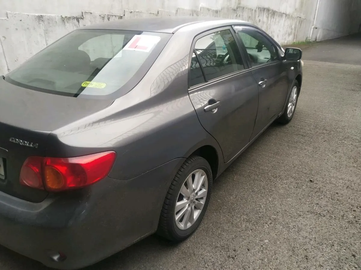 Toyota Corolla 2010 - Image 3