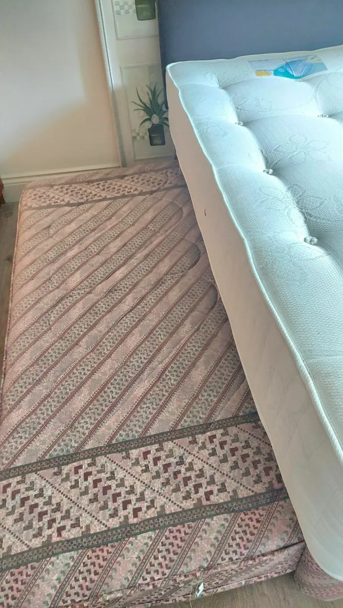 Single bed. - Image 3