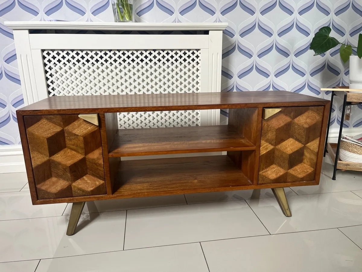 Casey’s TV UNIT - Image 1