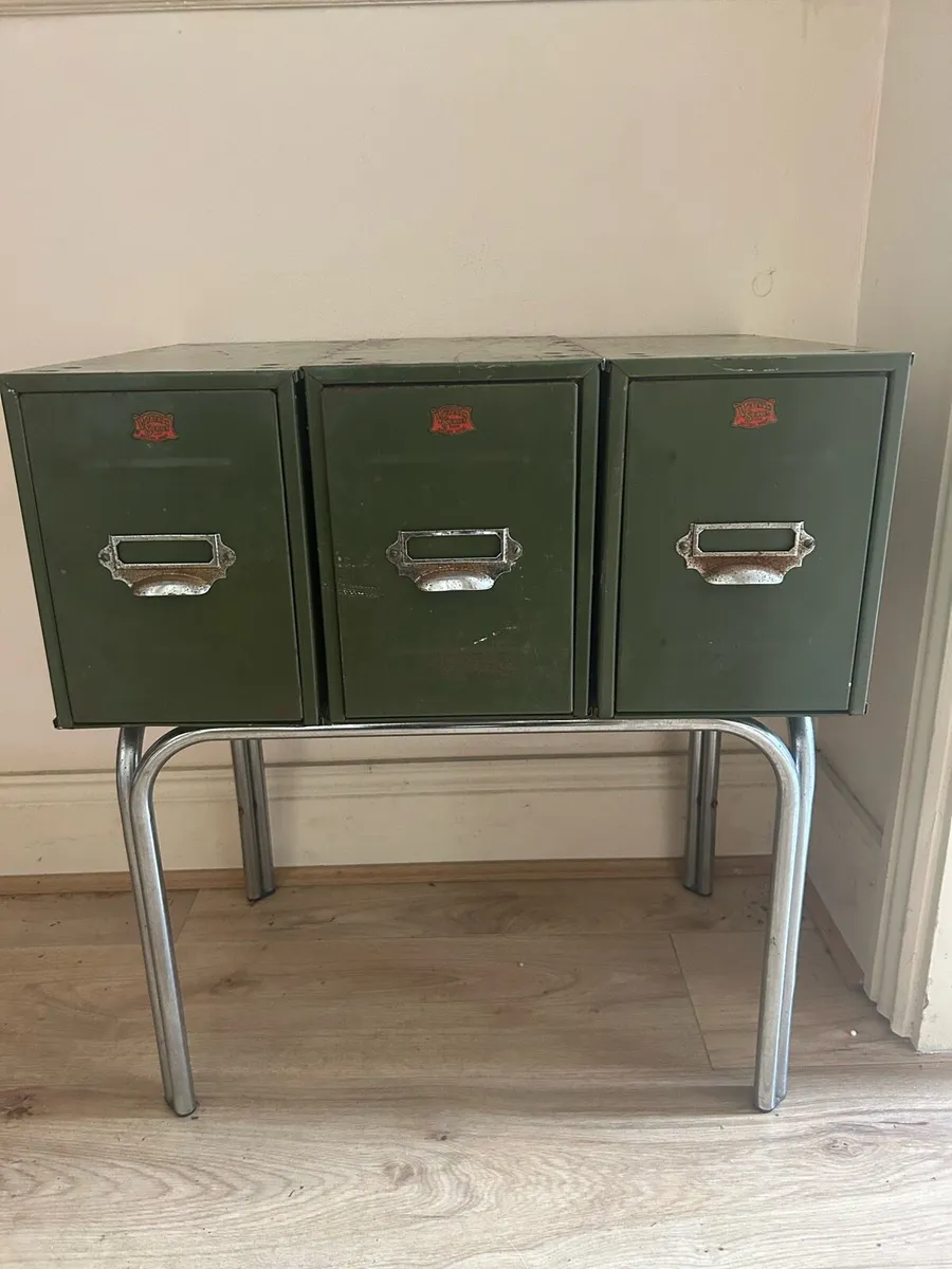 Vintage filing cabinet - Image 1