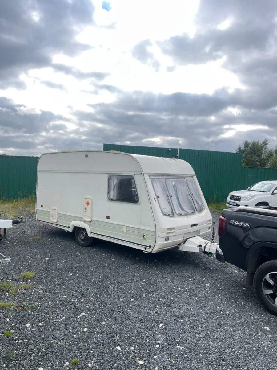 Swift 4 Berth Lightweight Caravan For Sale - Image 4