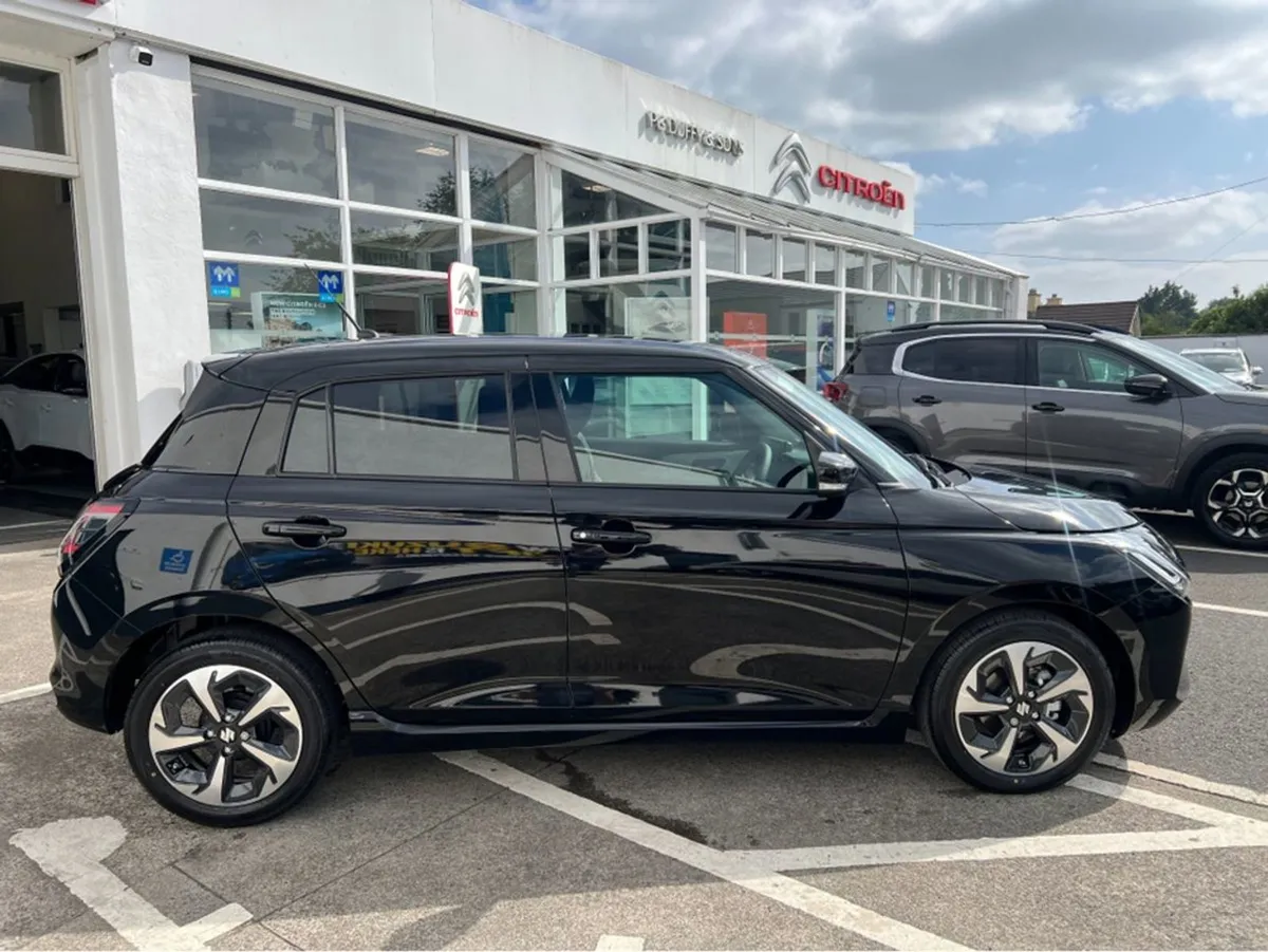 Suzuki Swift 1.2 Mild Hybrid Motion MT - Image 2