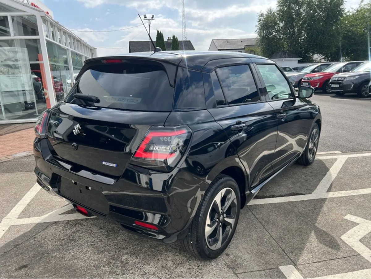 Suzuki Swift 1.2 Mild Hybrid Motion MT - Image 3
