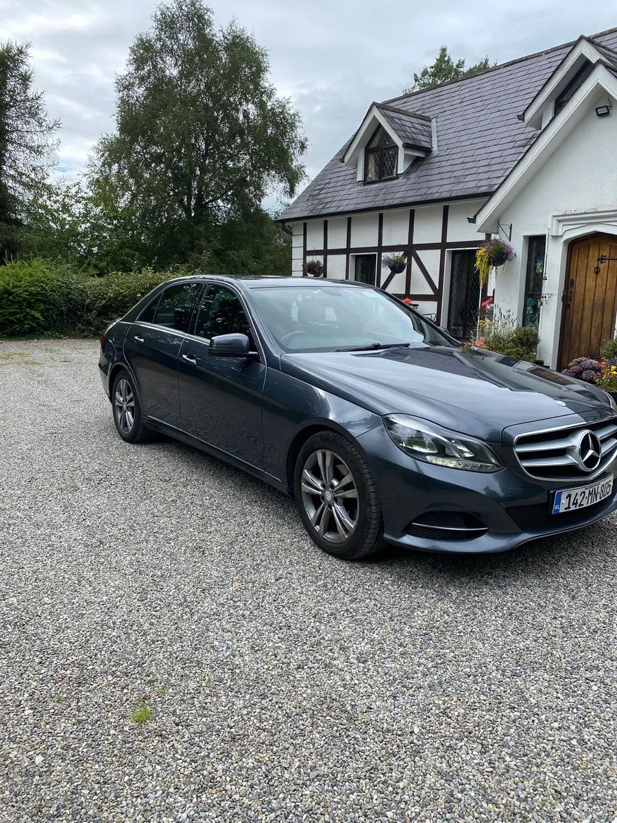 142 Mercedes E220 - Image 2