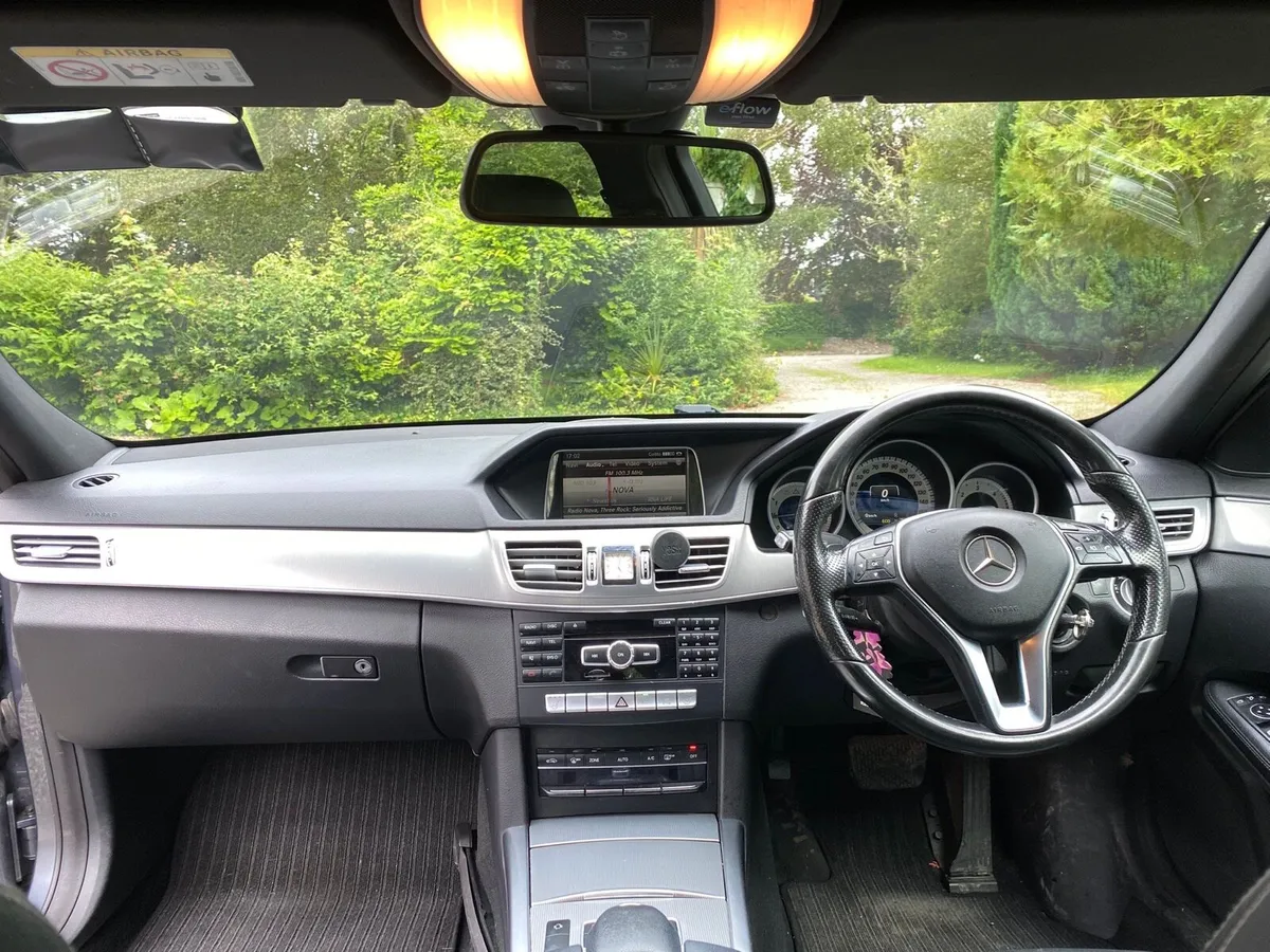142 Mercedes E220 - Image 4