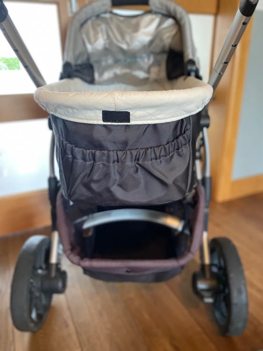 Baby buggy, cot, playpen - Image 1