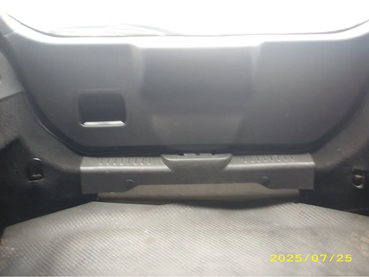 Ford Fiesta VAN 1.5 TDCI 75ps Base 2DR - Image 2