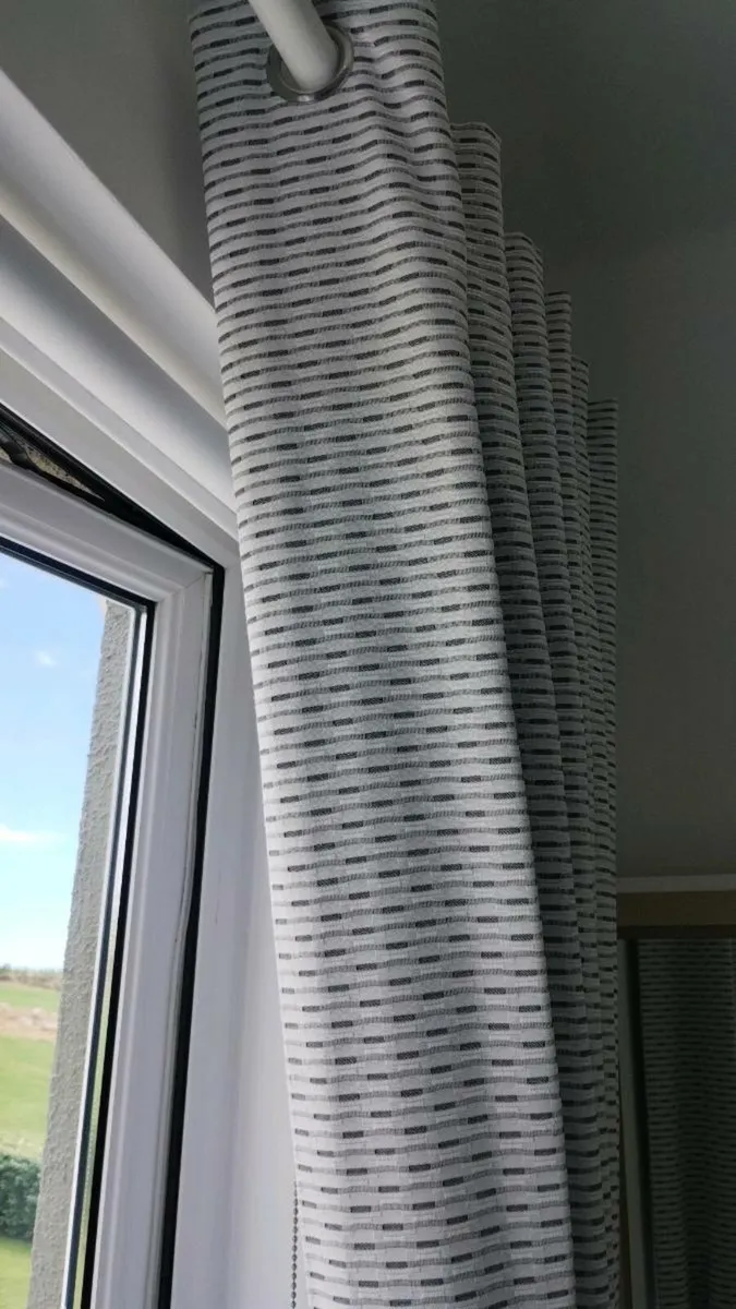 Curtains - Image 4