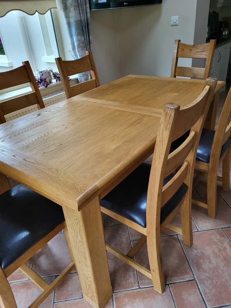 Dining/Kitchen Table and 6 Chairs - Image 4