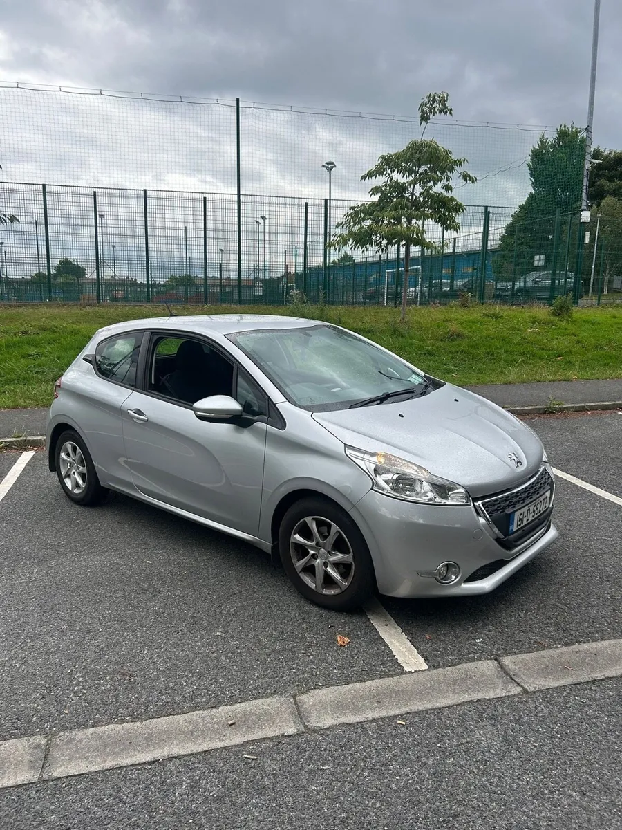 Peugeot 208 - Image 1