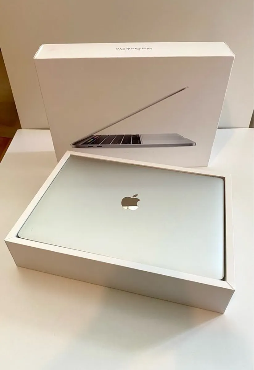 MacBook Pro 13 inch (2020), i5 2.00GHz QuadCore , 16GB RAM, 500GB SSD, Touch Bar, English Keyboard - Image 2