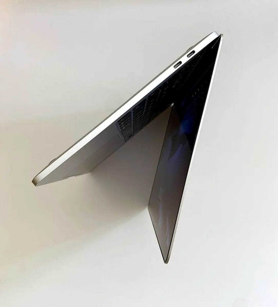 MacBook Pro 13 inch (2020), i5 2.00GHz QuadCore , 16GB RAM, 500GB SSD, Touch Bar, English Keyboard - Image 3