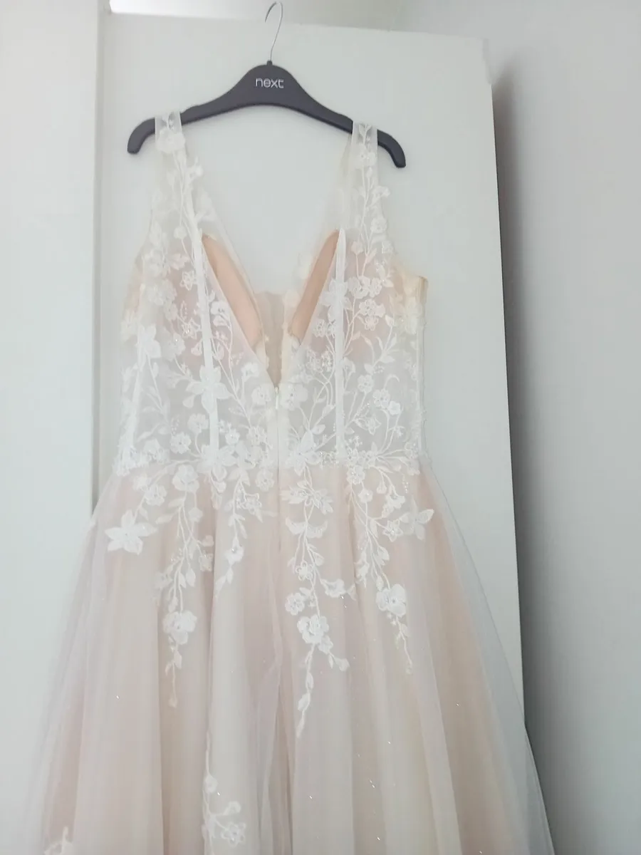 Wedding dress - Image 2