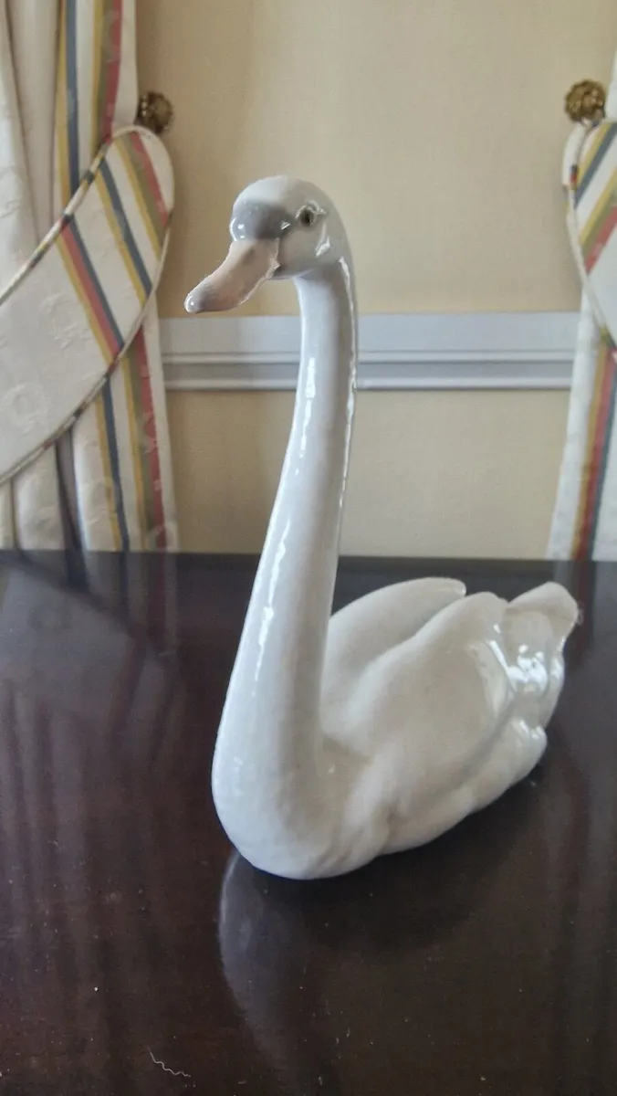 Lladro Swans Porcelain Figurines - Image 2