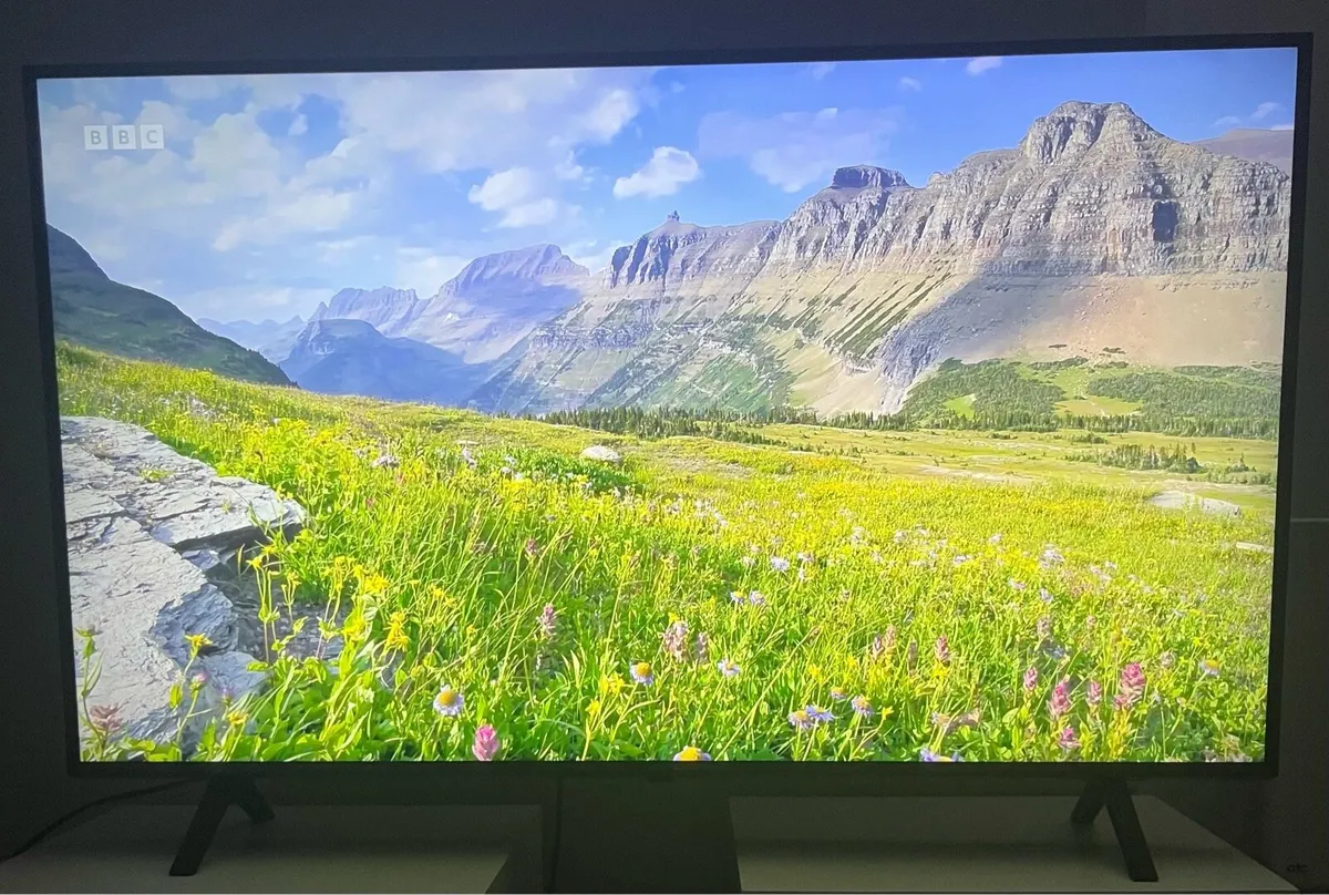 LG 50" 4K UHD SMART TV -like new, boxed ! - Image 3